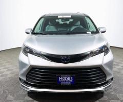 2025 Toyota Sienna XLE EASY FINANCING! - $42,900 (Hillsboro, OR)